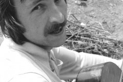 1976-009-rr