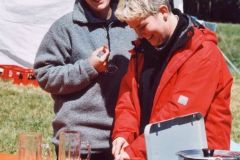 2001-047-ek