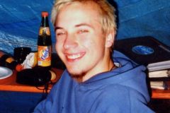 2001-052-es